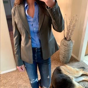 Notch lapel one button blazer